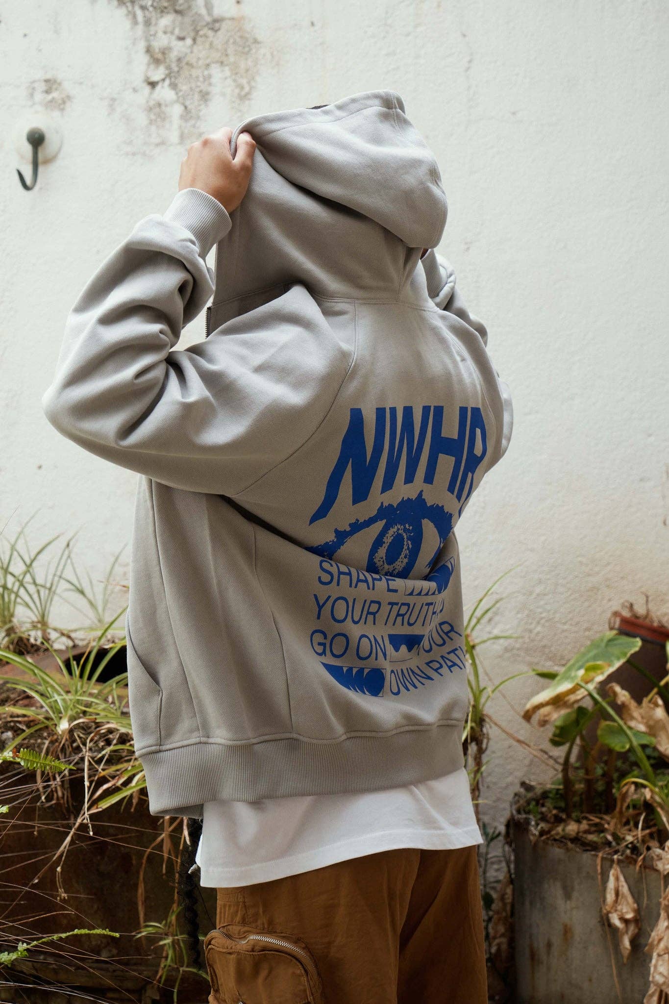 NWHR - Eye Zipper Sweatshirt