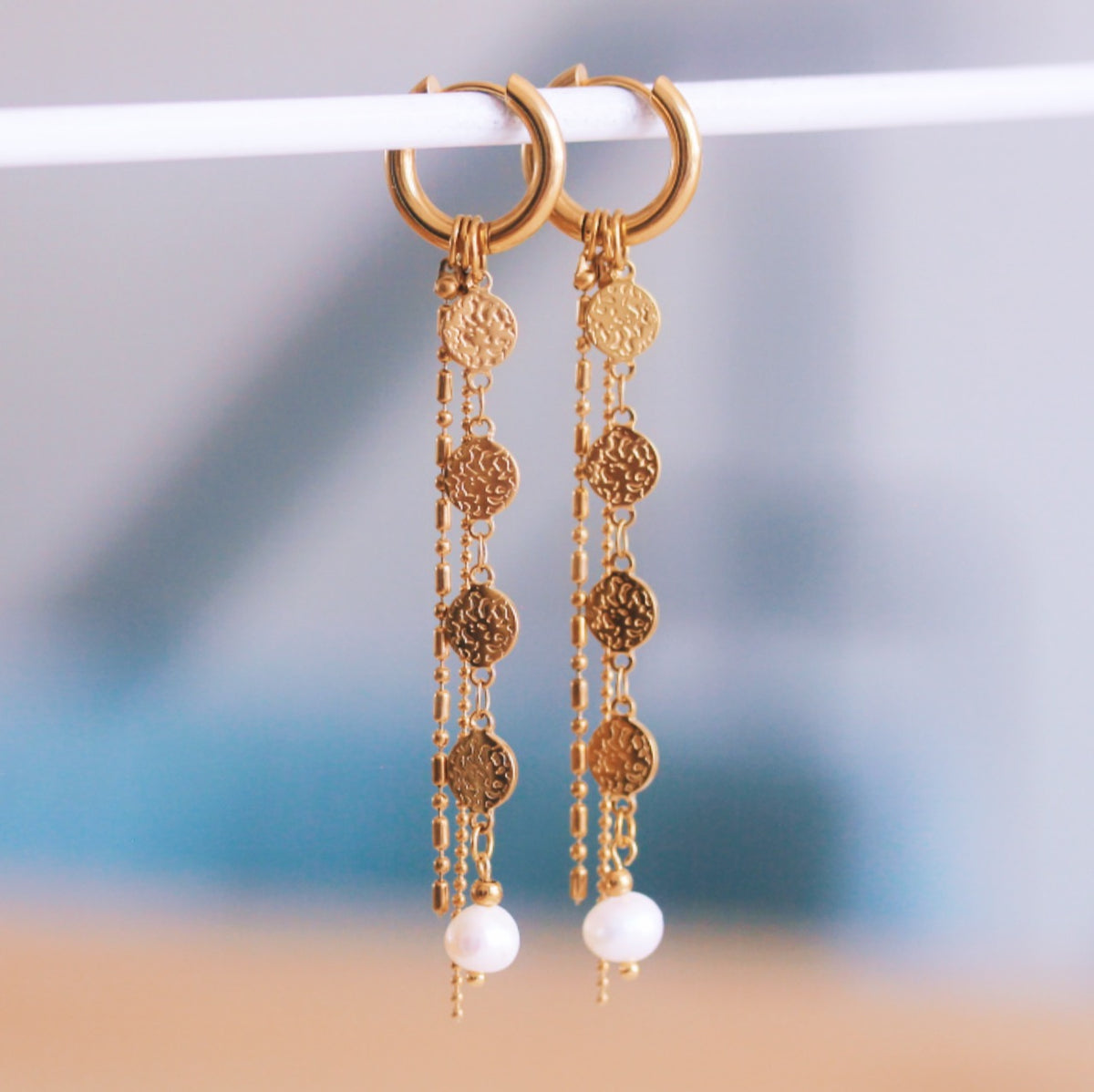 Oorringen - Gold Coins and Pearl Beads